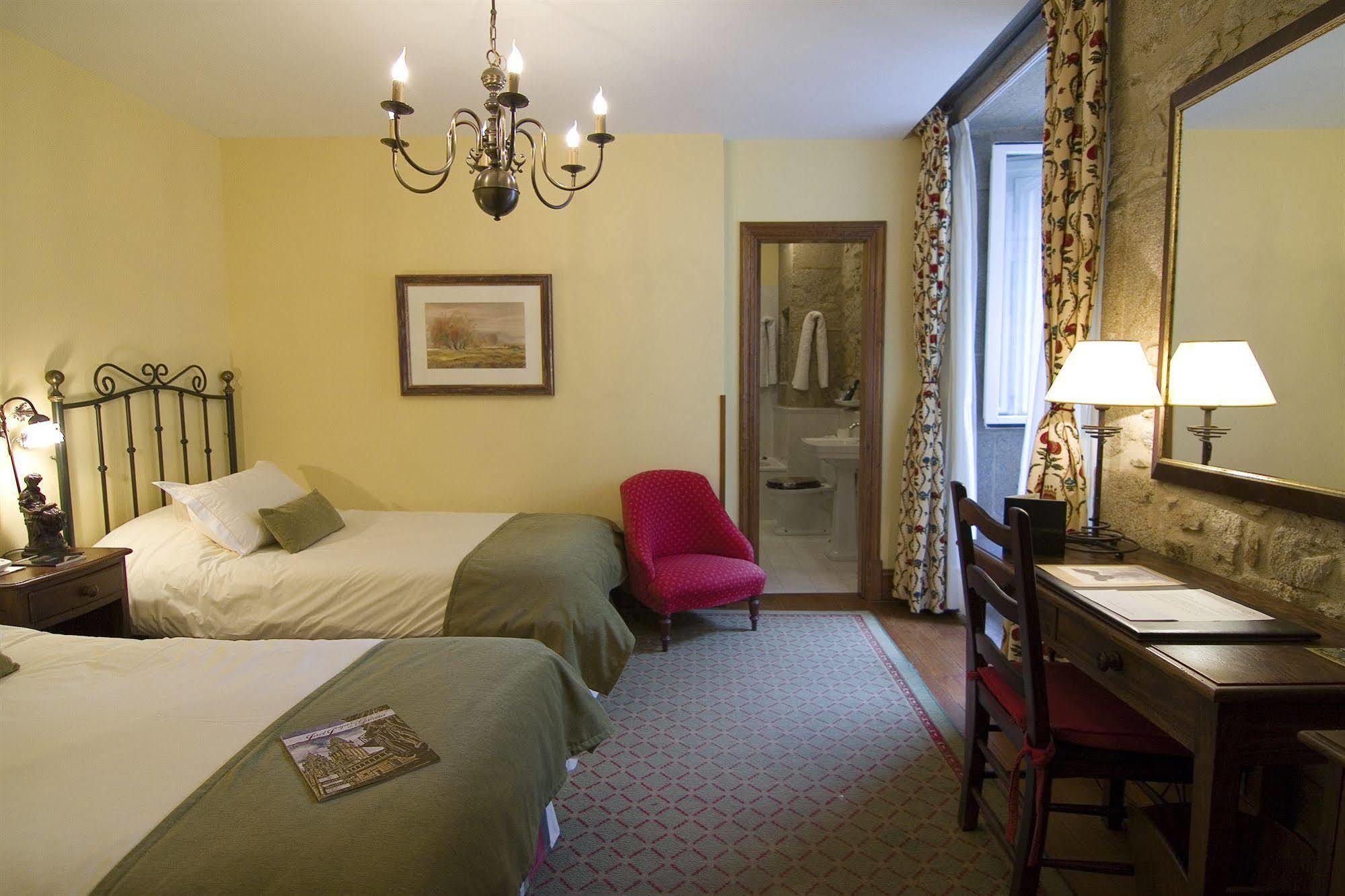 Hotel Virxe Da Cerca By Pousadas De Compostela Santiago de Compostela Room photo